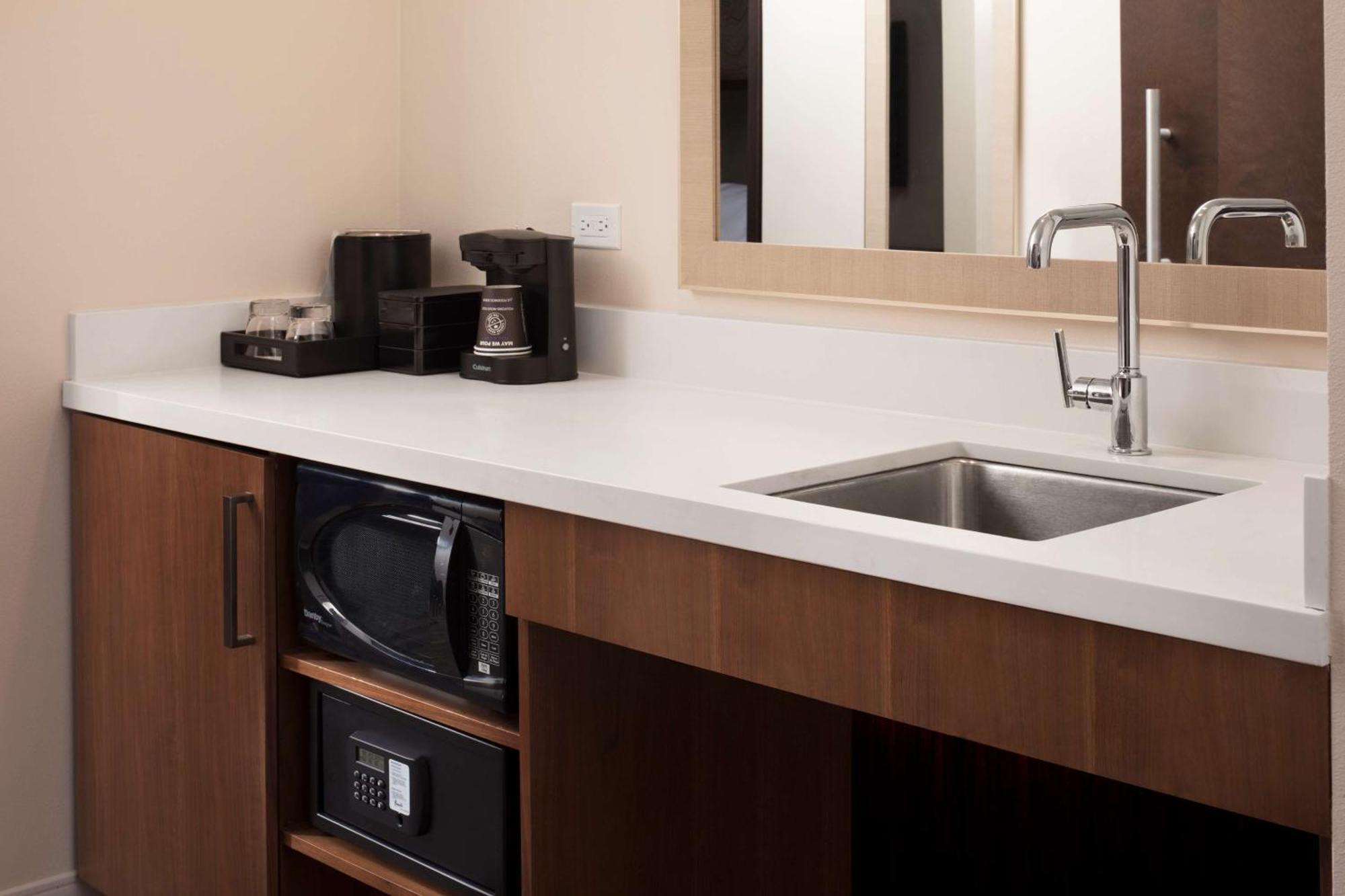King Studio Suite with Roll-in Shower - Mobility Access
