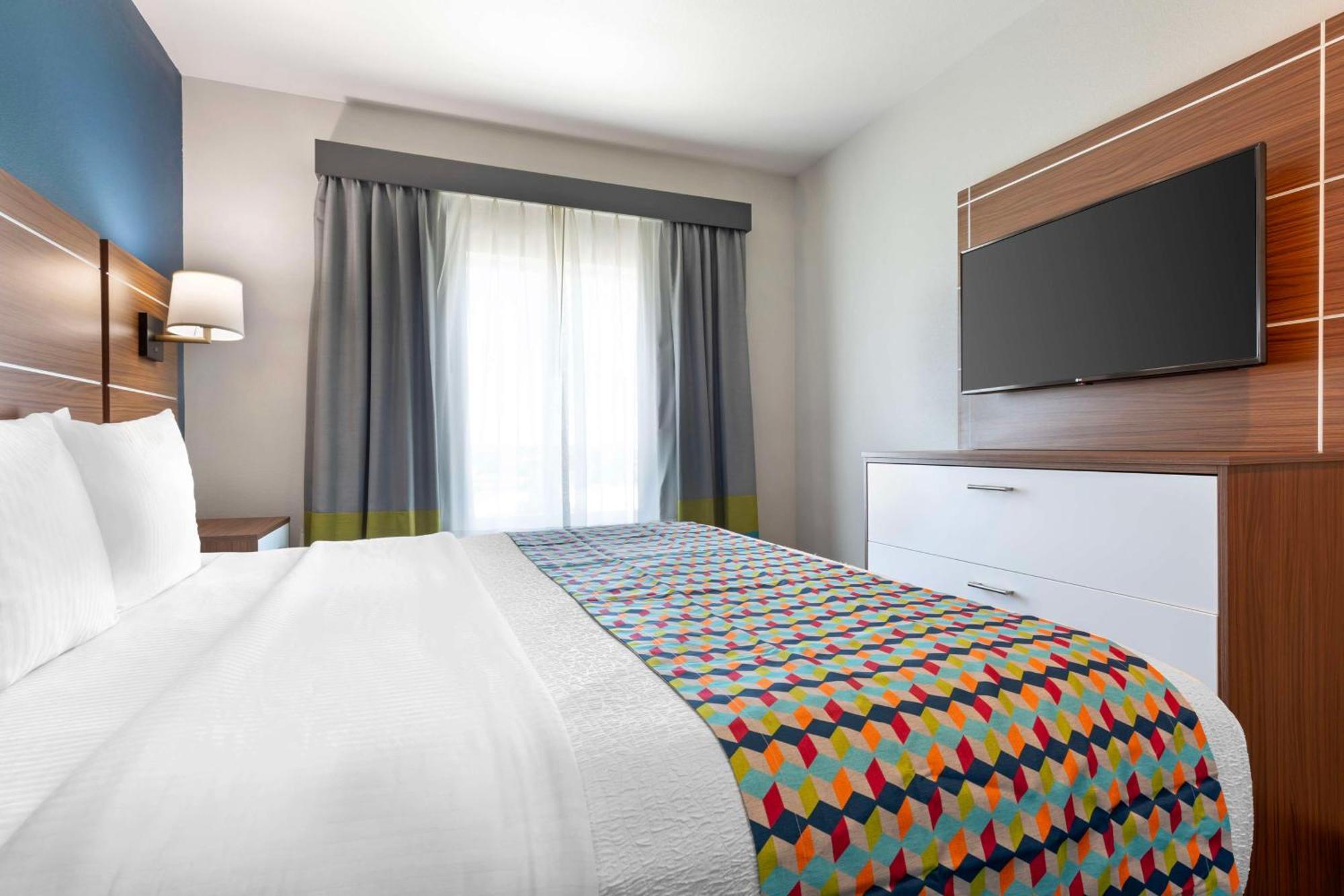 Two-Bedrooms King Suite