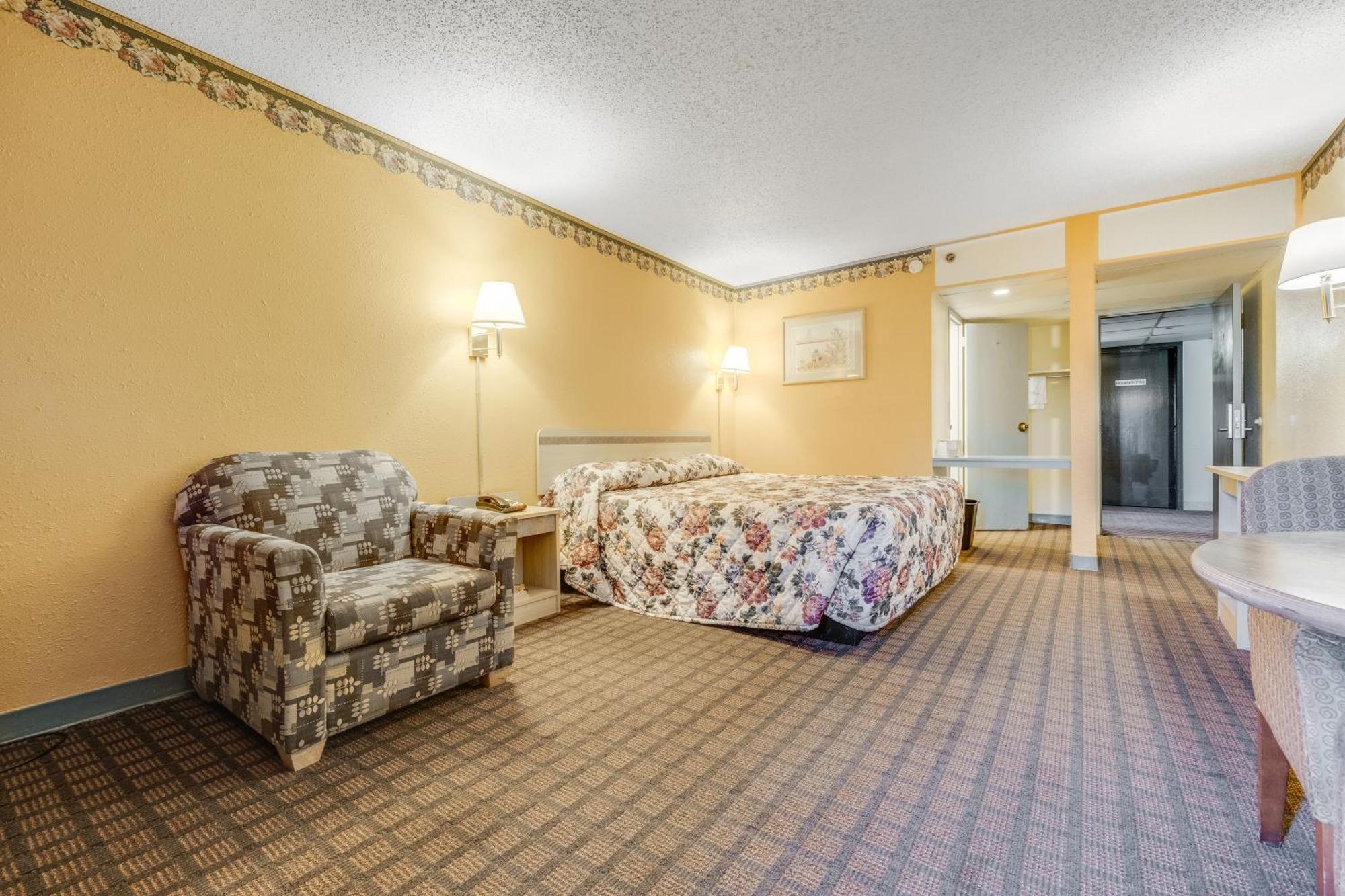 Budget Single Room Smoking