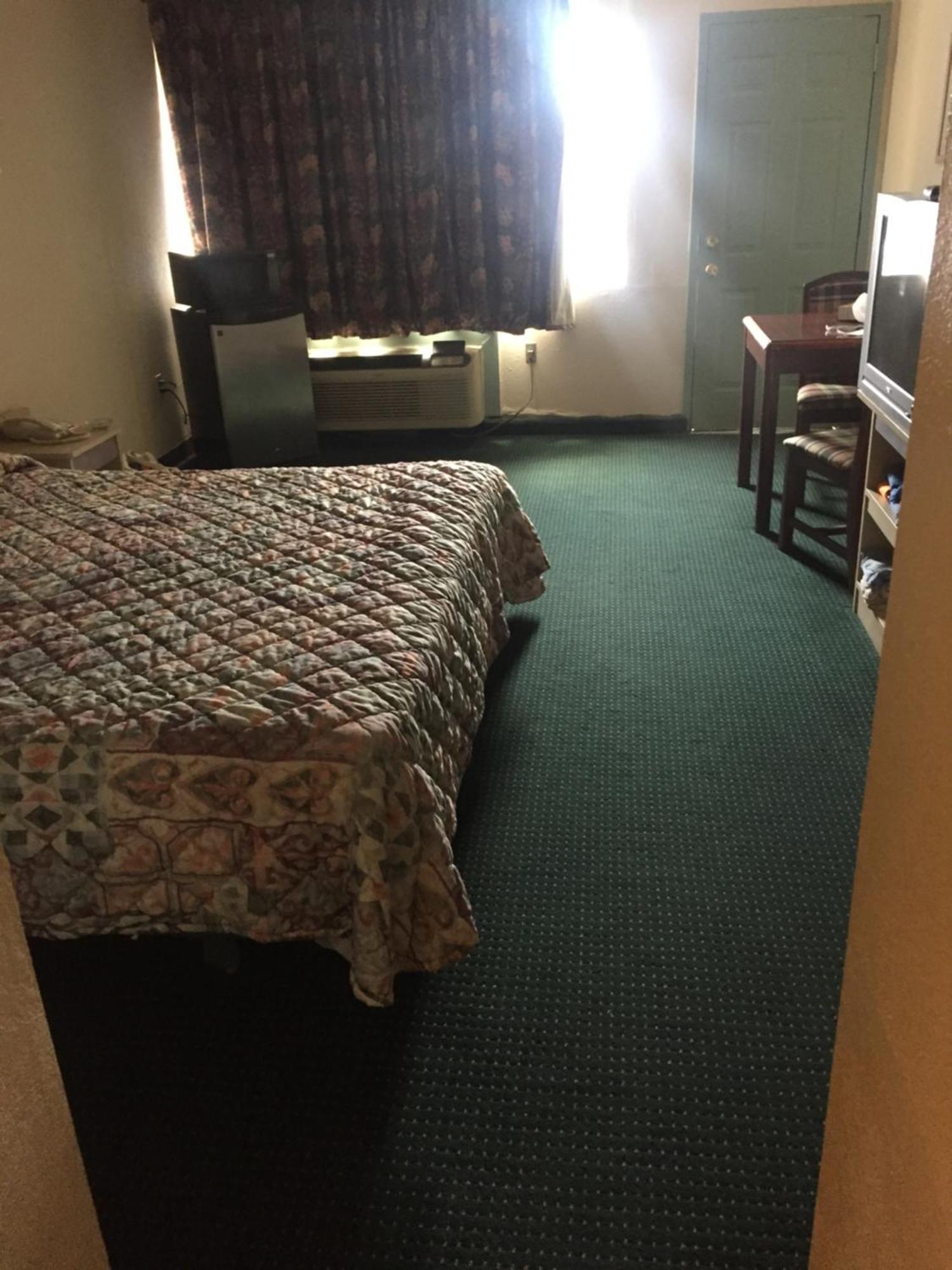 Budget Single Room Smoking