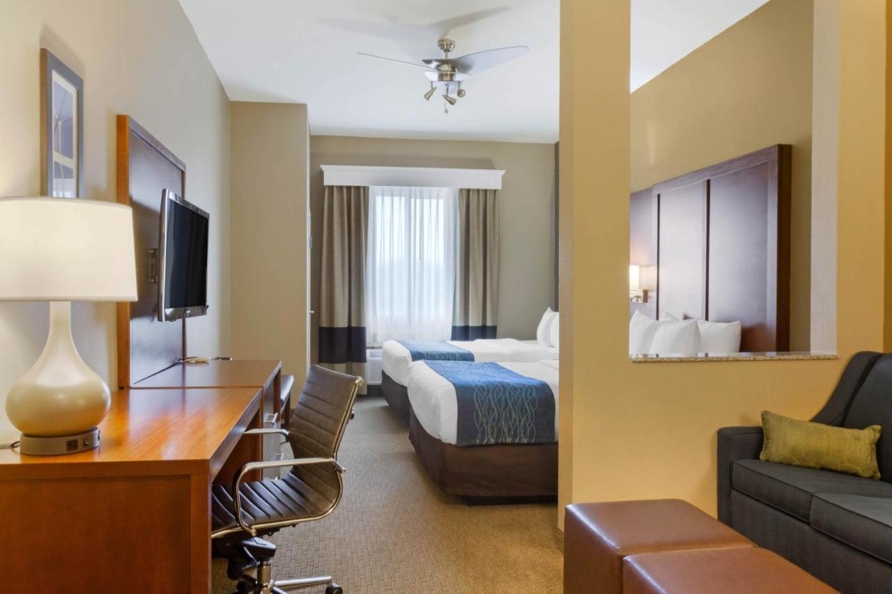 Queen Suite with Sofa Bed - Non-Smoking