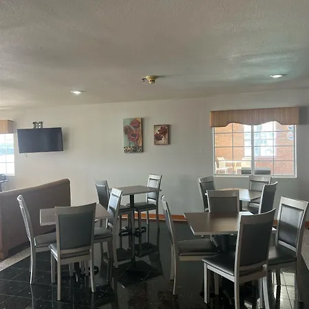 Longhorn Inn & Suites-3